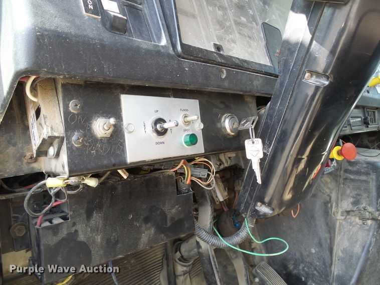 image for item DG1965 1997 International 4800  bucket truck