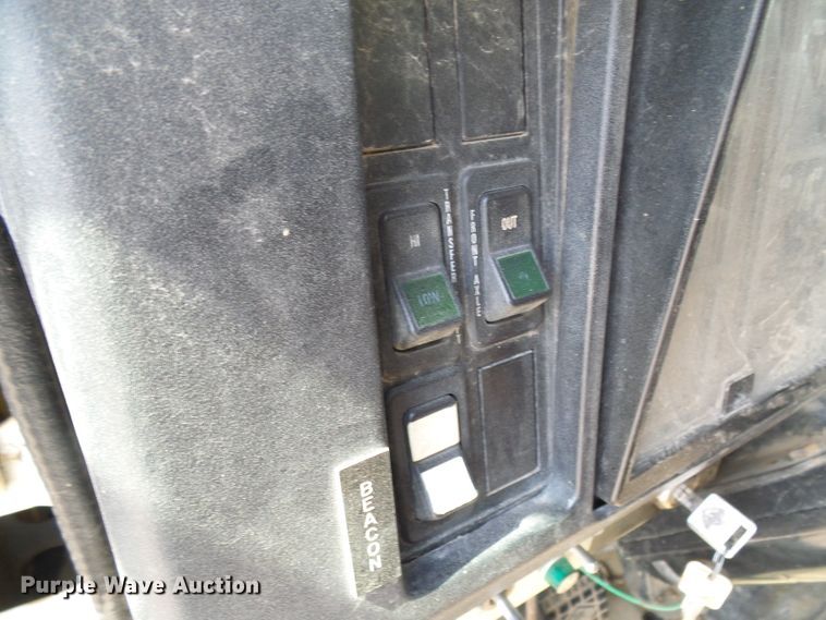 image for item DG1965 1997 International 4800  bucket truck