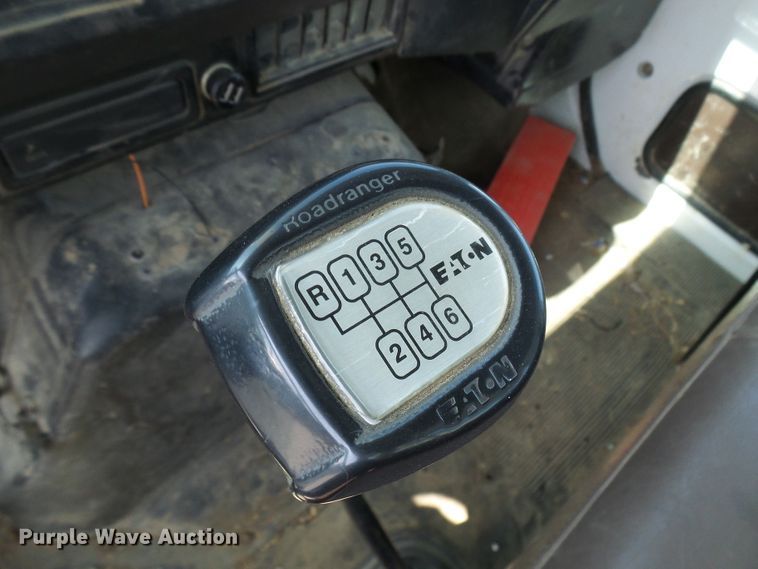 image for item DG1965 1997 International 4800  bucket truck