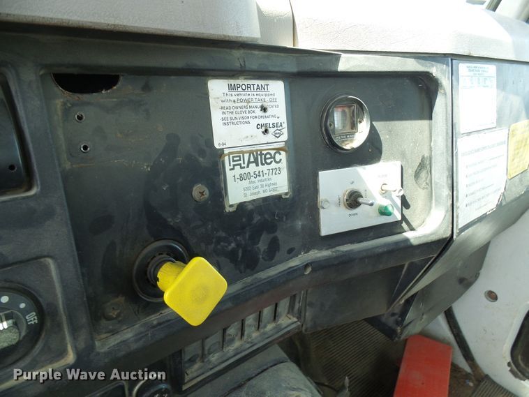 image for item DG1965 1997 International 4800  bucket truck