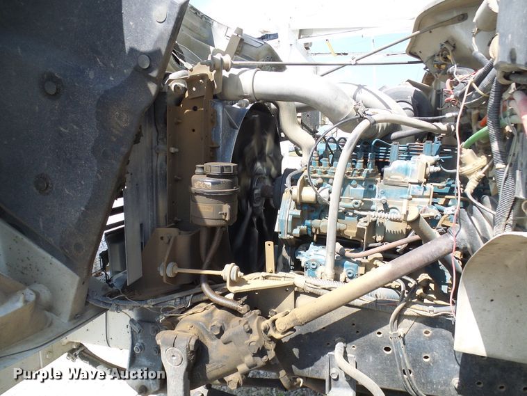 image for item DG1965 1997 International 4800  bucket truck