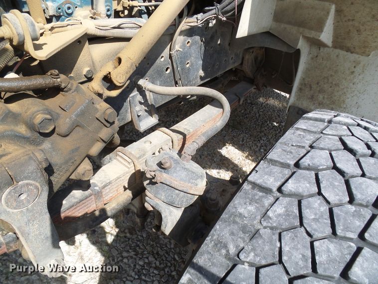 image for item DG1965 1997 International 4800  bucket truck