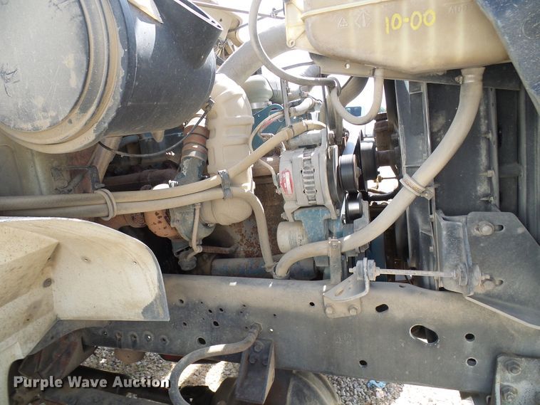 image for item DG1965 1997 International 4800  bucket truck