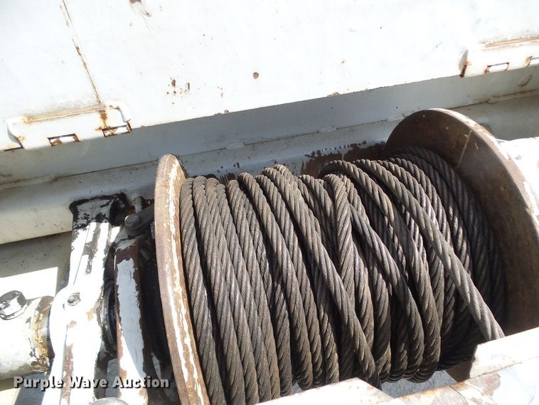 image for item DG1966 2000 International 4800  bucket truck