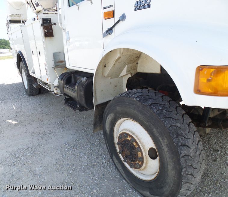 image for item DG1966 2000 International 4800  bucket truck