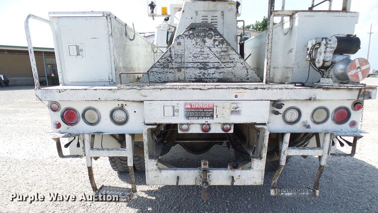 image for item DG1966 2000 International 4800  bucket truck