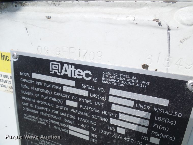 image for item DG1966 2000 International 4800  bucket truck