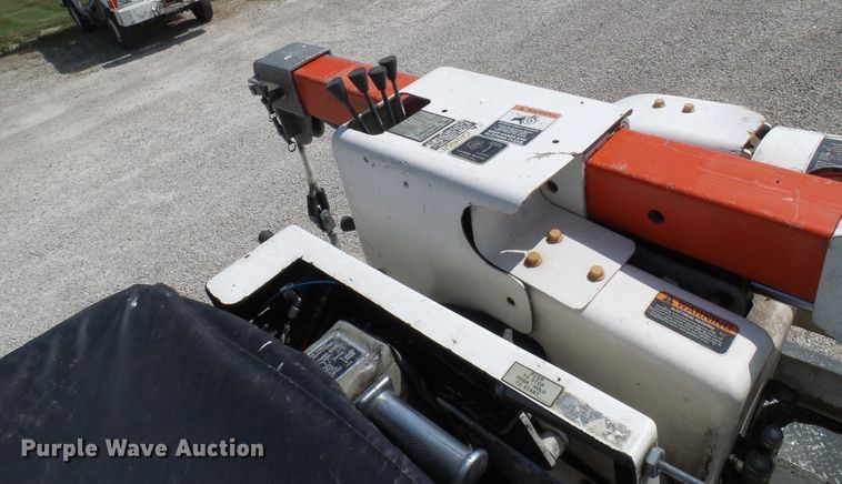 image for item DG1966 2000 International 4800  bucket truck