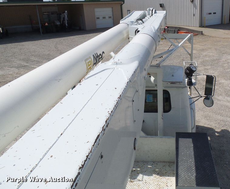 image for item DG1966 2000 International 4800  bucket truck