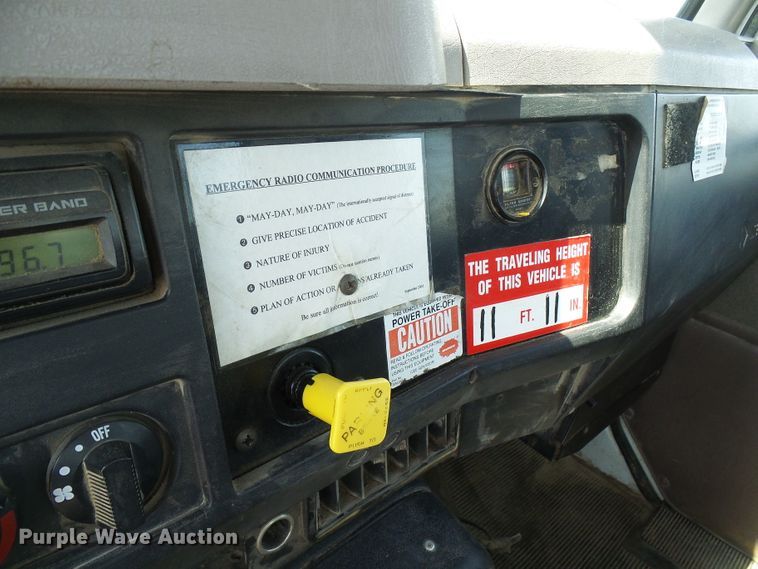 image for item DG1966 2000 International 4800  bucket truck