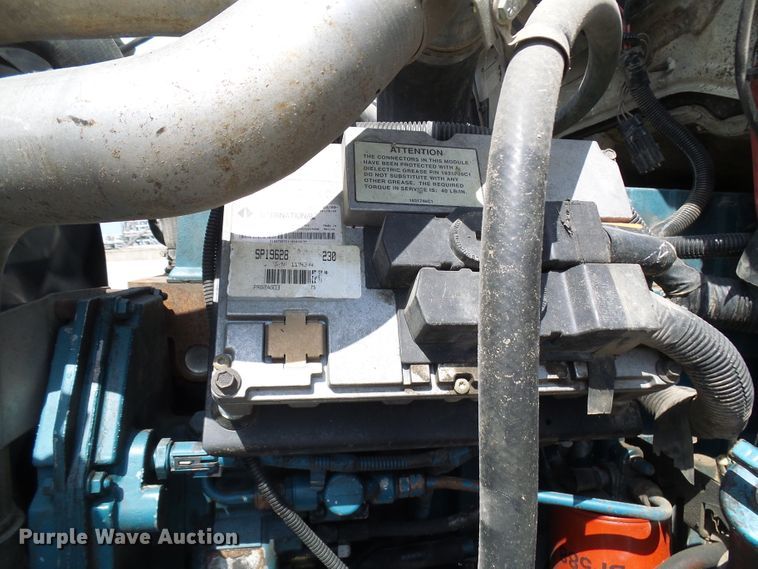 image for item DG1966 2000 International 4800  bucket truck