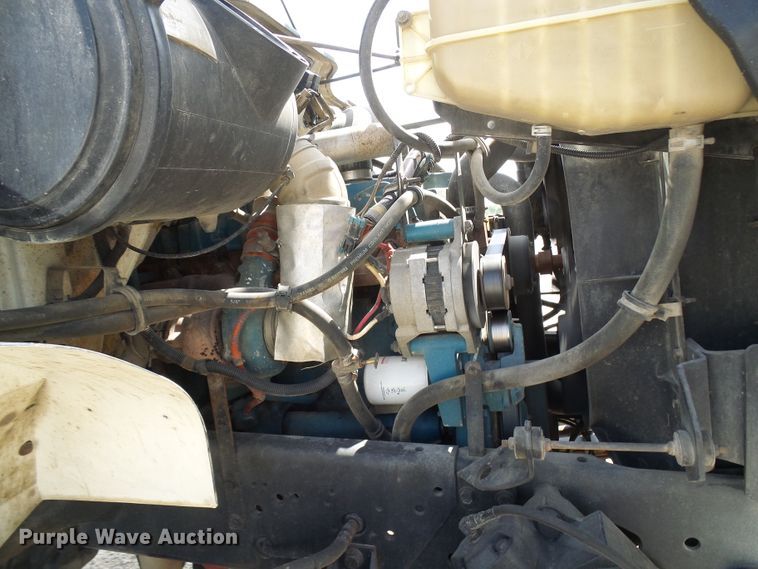 image for item DG1966 2000 International 4800  bucket truck