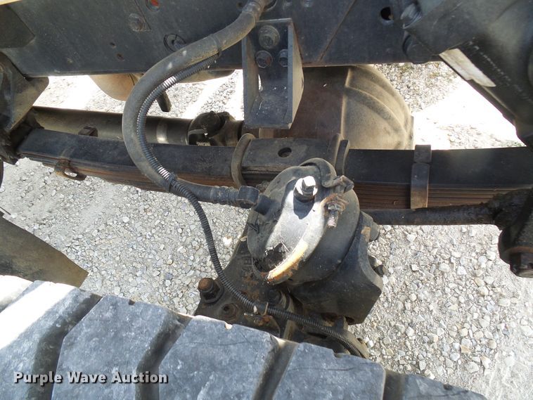 image for item DG1966 2000 International 4800  bucket truck