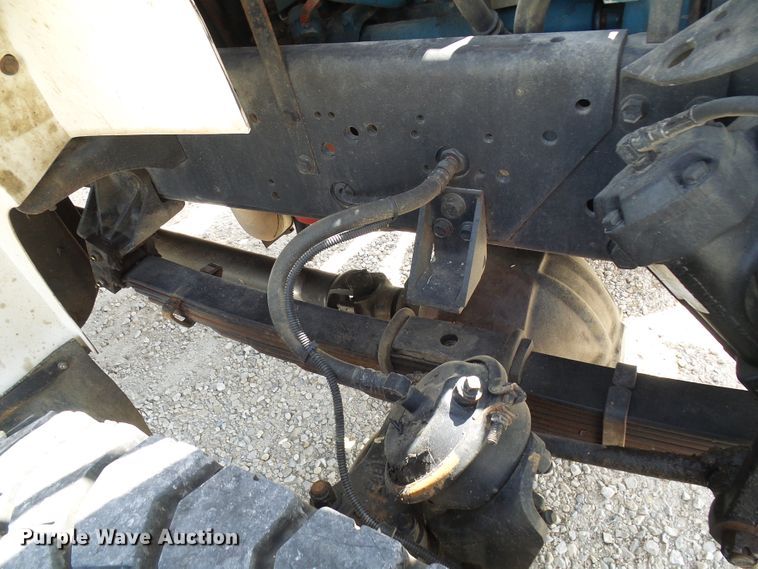 image for item DG1966 2000 International 4800  bucket truck