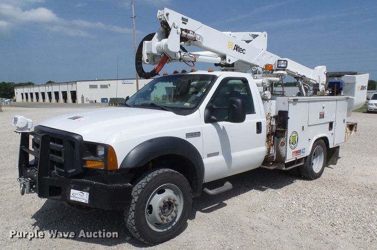 image for item DG1968 2006 Ford F550 Super Duty  bucket truck