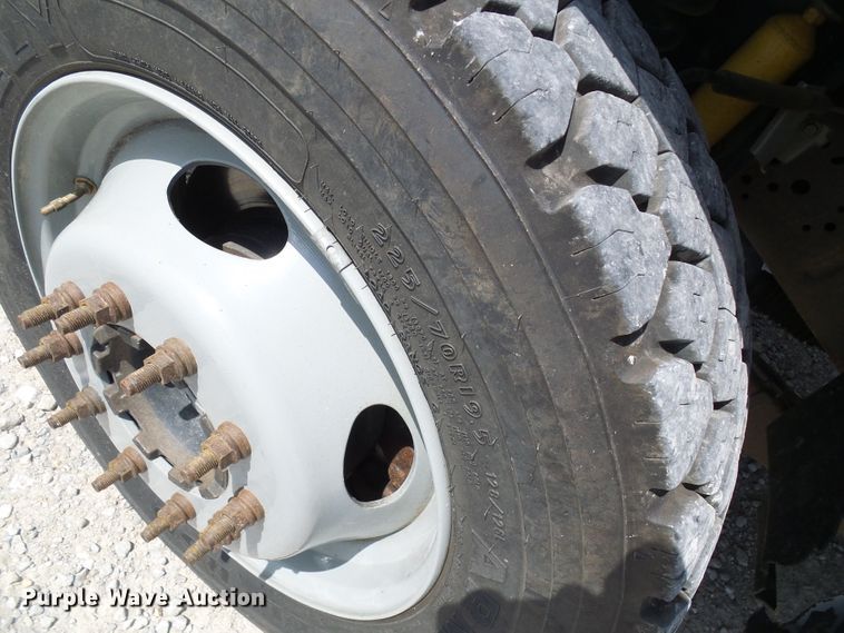 image for item DG1968 2006 Ford F550 Super Duty  bucket truck