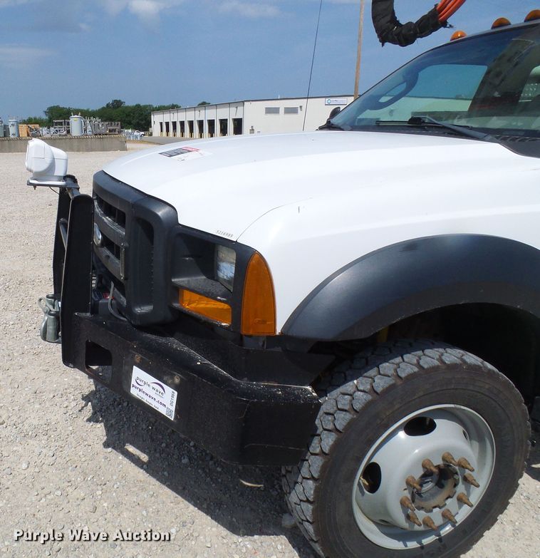 image for item DG1968 2006 Ford F550 Super Duty  bucket truck