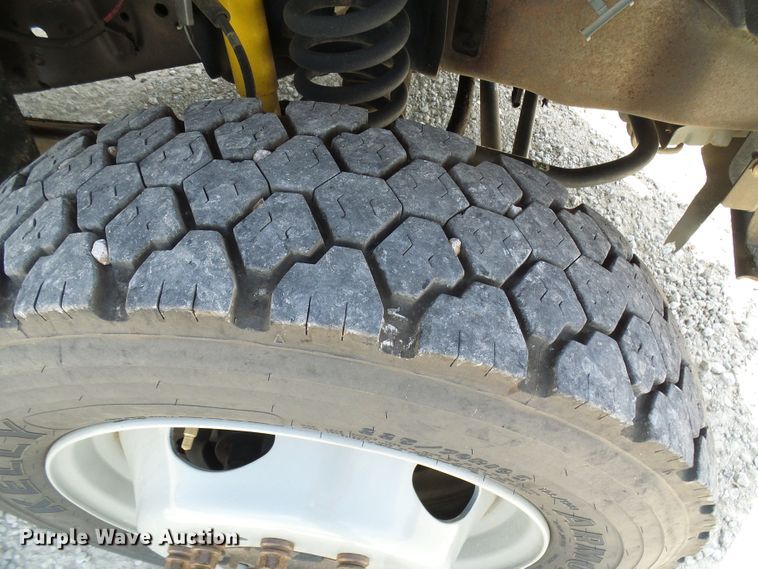 image for item DG1968 2006 Ford F550 Super Duty  bucket truck