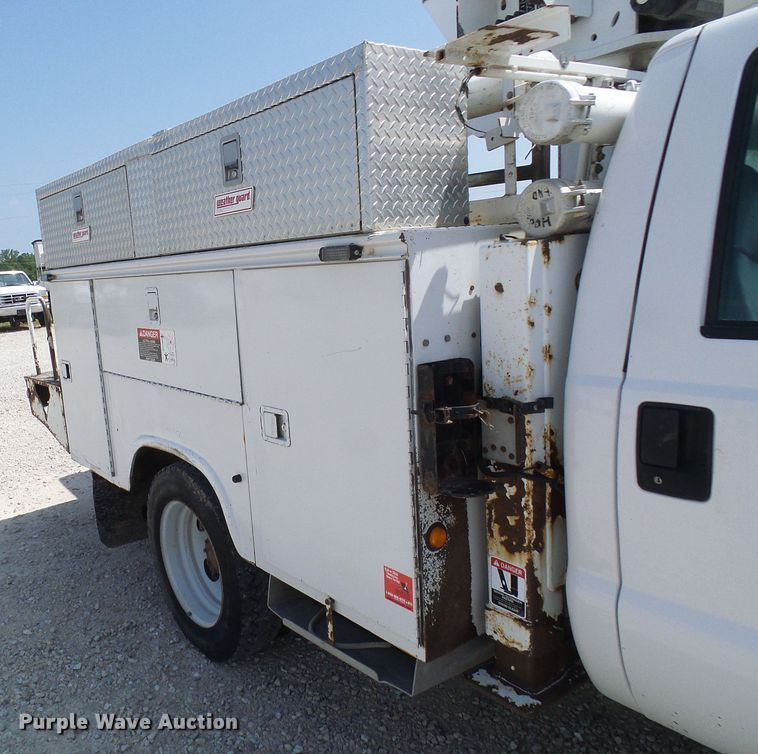 image for item DG1968 2006 Ford F550 Super Duty  bucket truck