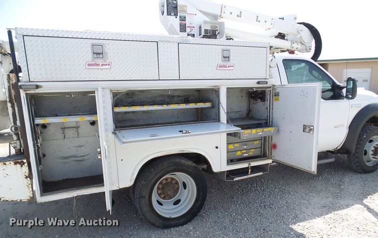 image for item DG1968 2006 Ford F550 Super Duty  bucket truck