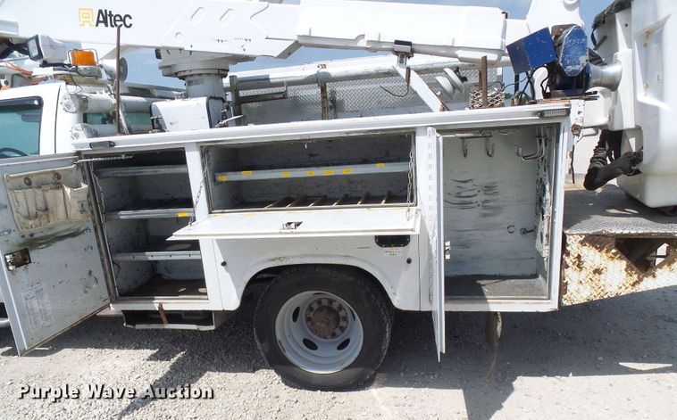 image for item DG1968 2006 Ford F550 Super Duty  bucket truck