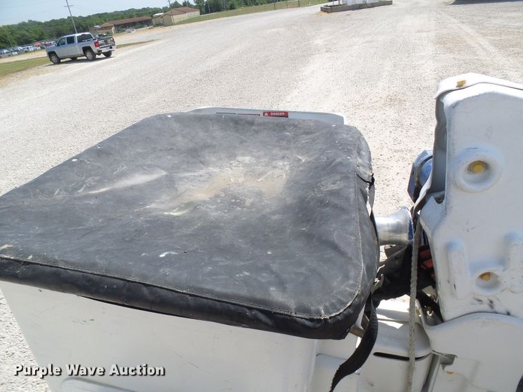 image for item DG1968 2006 Ford F550 Super Duty  bucket truck