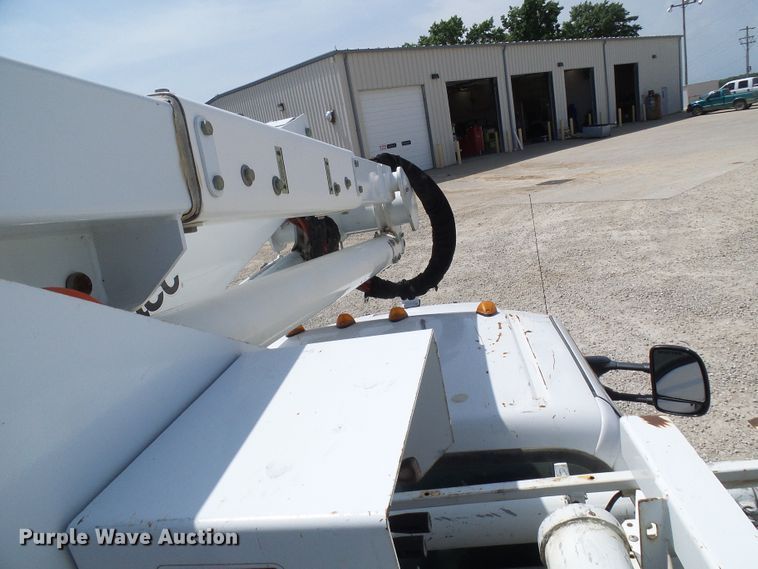 image for item DG1968 2006 Ford F550 Super Duty  bucket truck