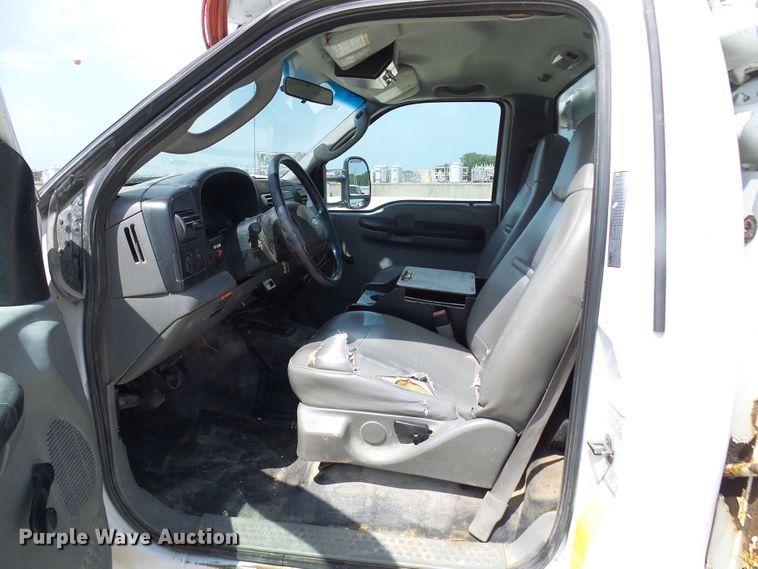 image for item DG1968 2006 Ford F550 Super Duty  bucket truck