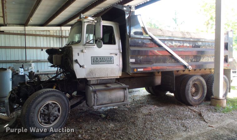 image for item DG1987 1995 Ford LT8000  dump truck