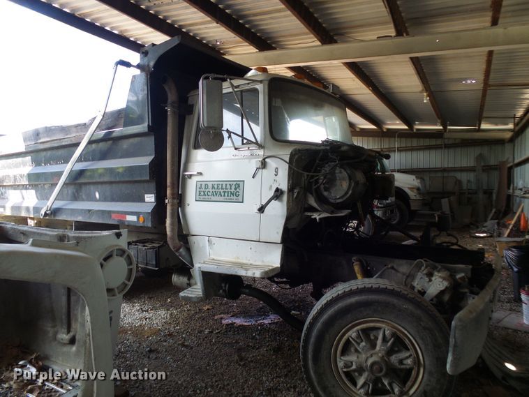 image for item DG1987 1995 Ford LT8000  dump truck