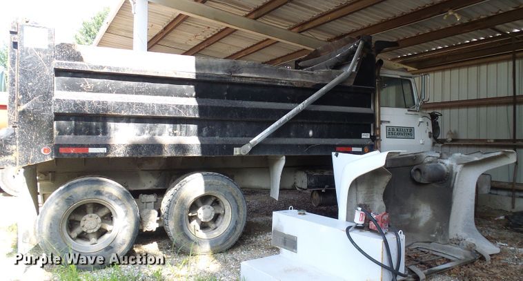 image for item DG1987 1995 Ford LT8000  dump truck