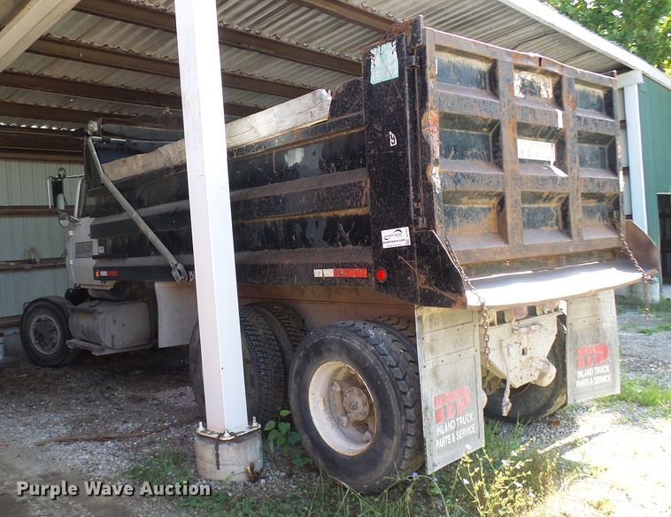 image for item DG1987 1995 Ford LT8000  dump truck