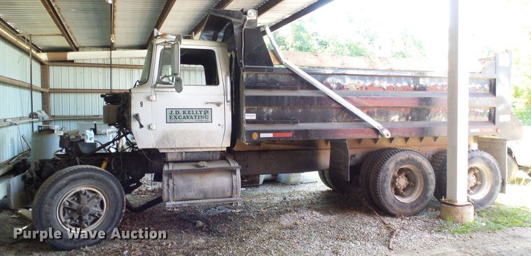 image for item DG1987 1995 Ford LT8000  dump truck