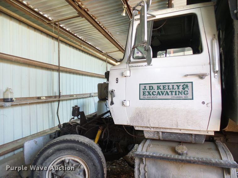 image for item DG1987 1995 Ford LT8000  dump truck