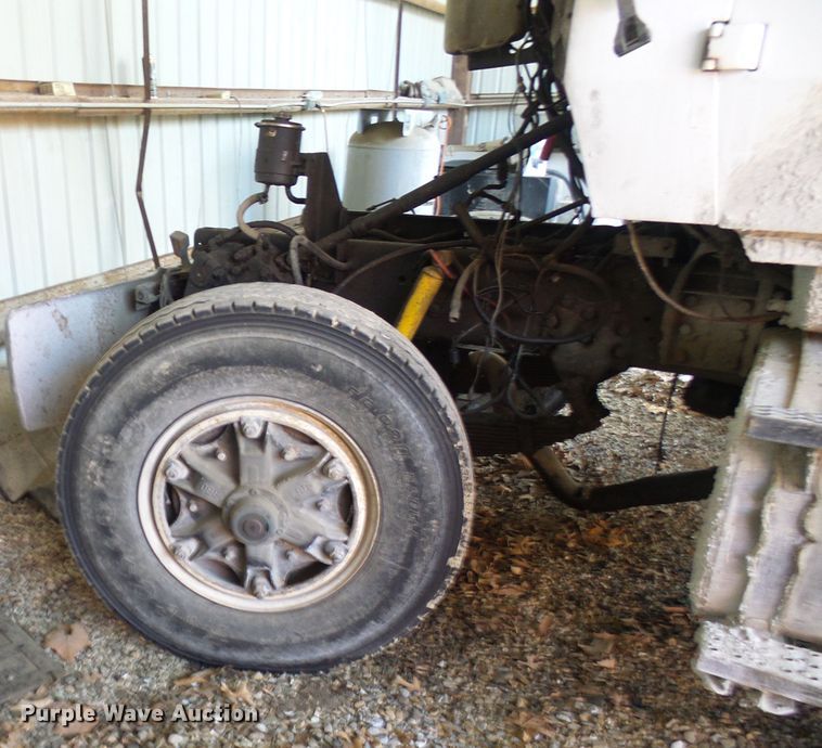 image for item DG1987 1995 Ford LT8000  dump truck