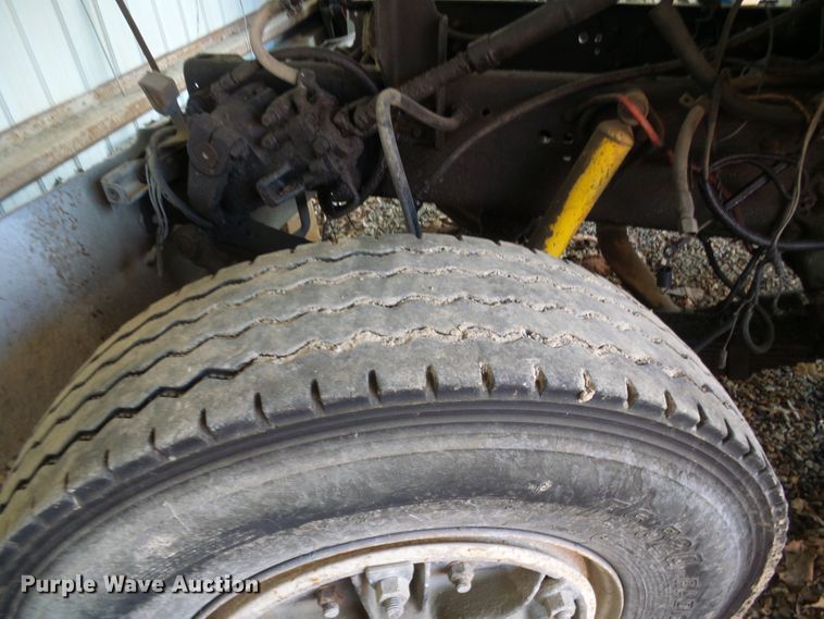 image for item DG1987 1995 Ford LT8000  dump truck