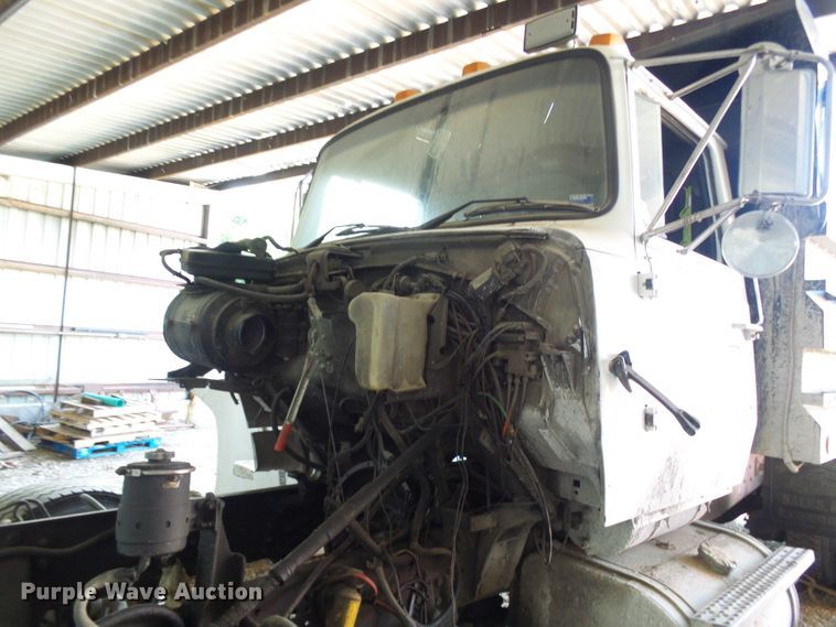 image for item DG1987 1995 Ford LT8000  dump truck
