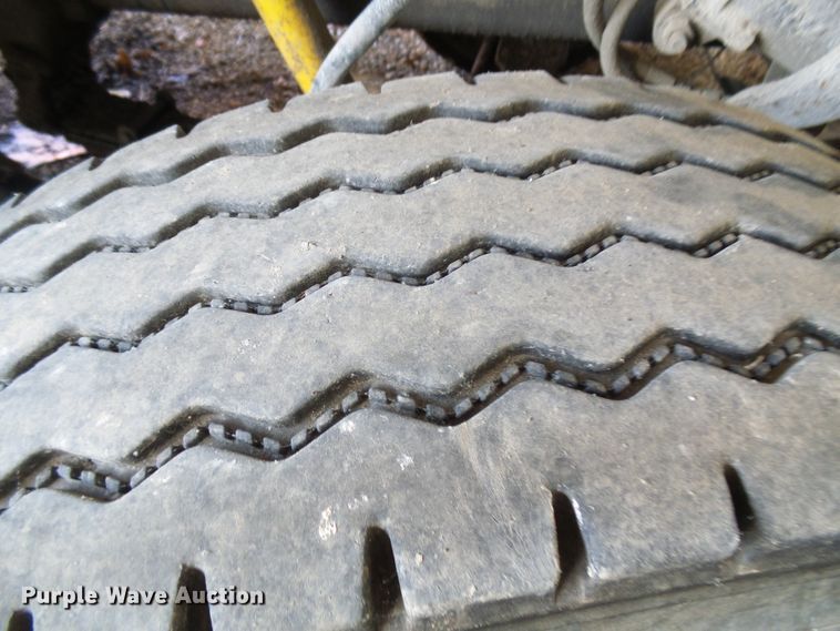 image for item DG1987 1995 Ford LT8000  dump truck