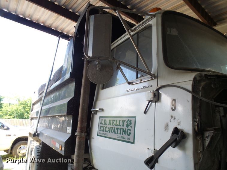 image for item DG1987 1995 Ford LT8000  dump truck