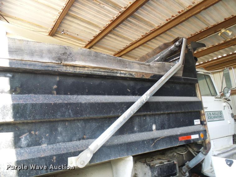 image for item DG1987 1995 Ford LT8000  dump truck