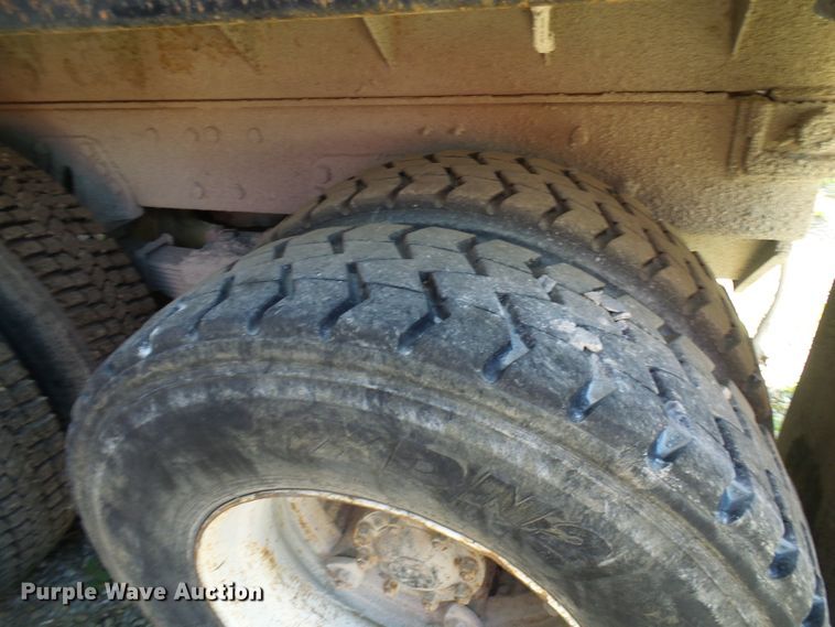 image for item DG1987 1995 Ford LT8000  dump truck