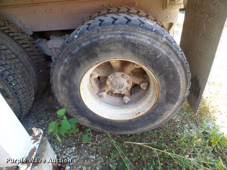 image for item DG1987 1995 Ford LT8000  dump truck