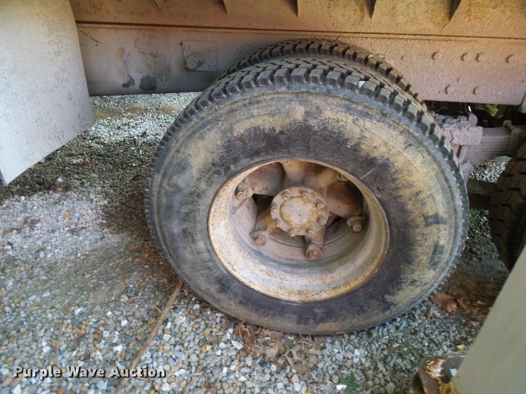 image for item DG1987 1995 Ford LT8000  dump truck