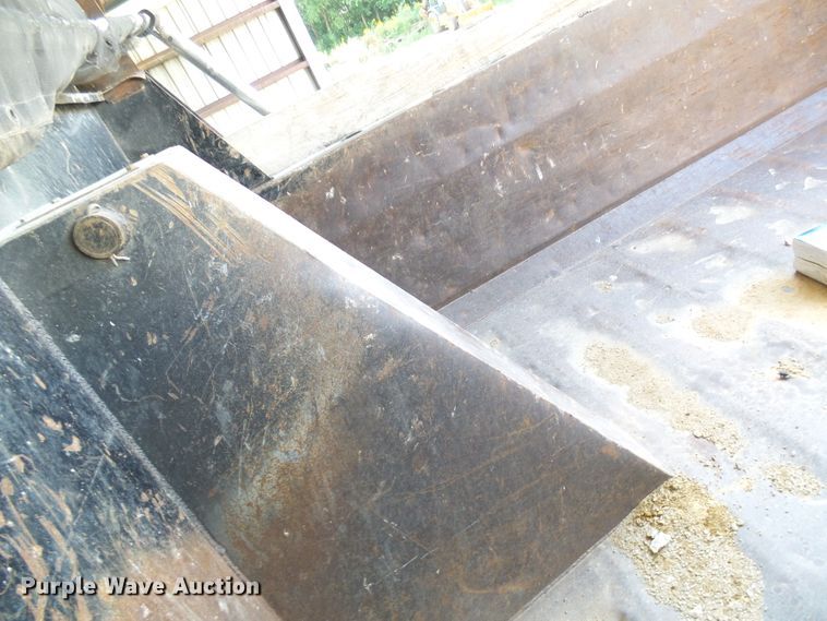 image for item DG1987 1995 Ford LT8000  dump truck