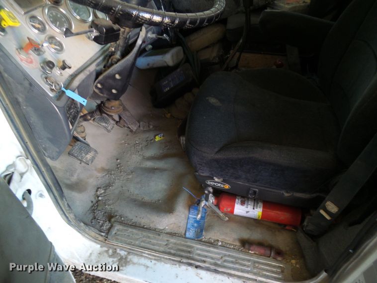 image for item DG1987 1995 Ford LT8000  dump truck