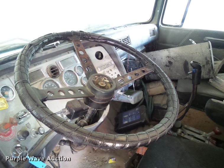 image for item DG1987 1995 Ford LT8000  dump truck