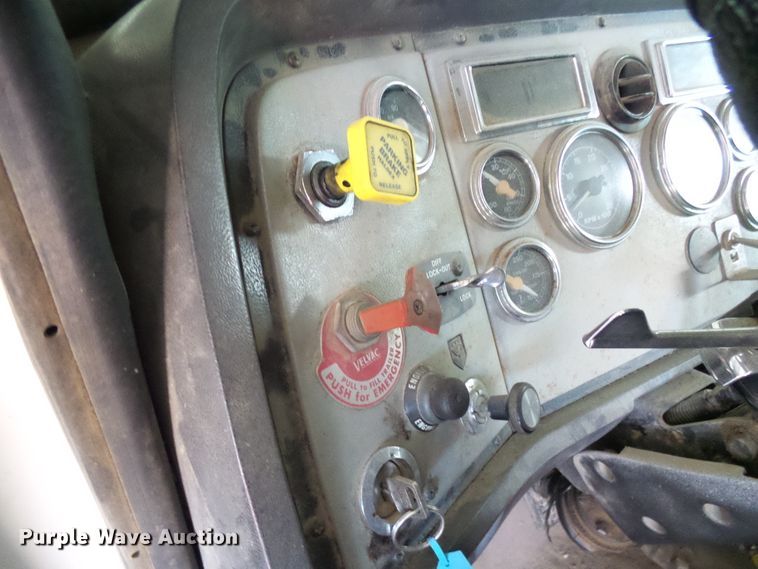 image for item DG1987 1995 Ford LT8000  dump truck