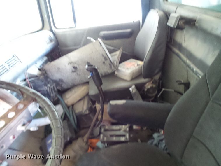 image for item DG1987 1995 Ford LT8000  dump truck