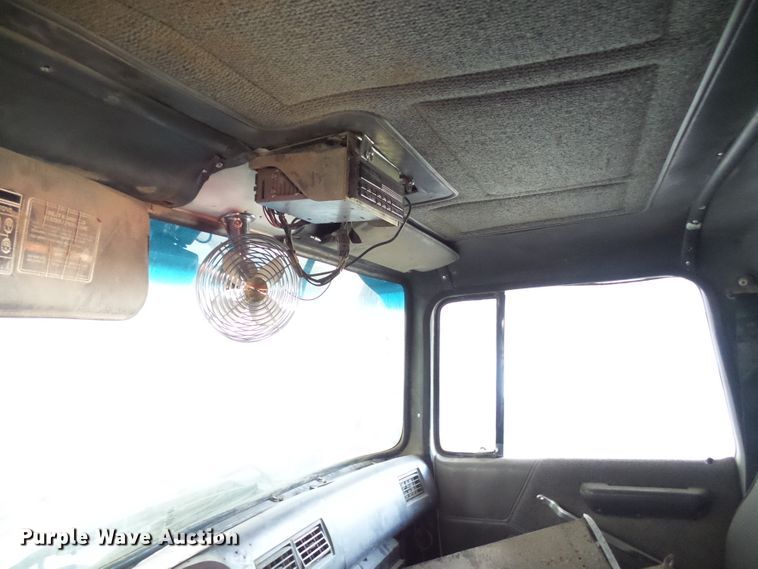 image for item DG1987 1995 Ford LT8000  dump truck