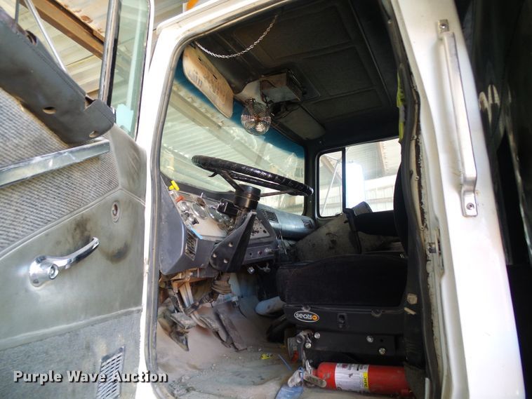 image for item DG1987 1995 Ford LT8000  dump truck